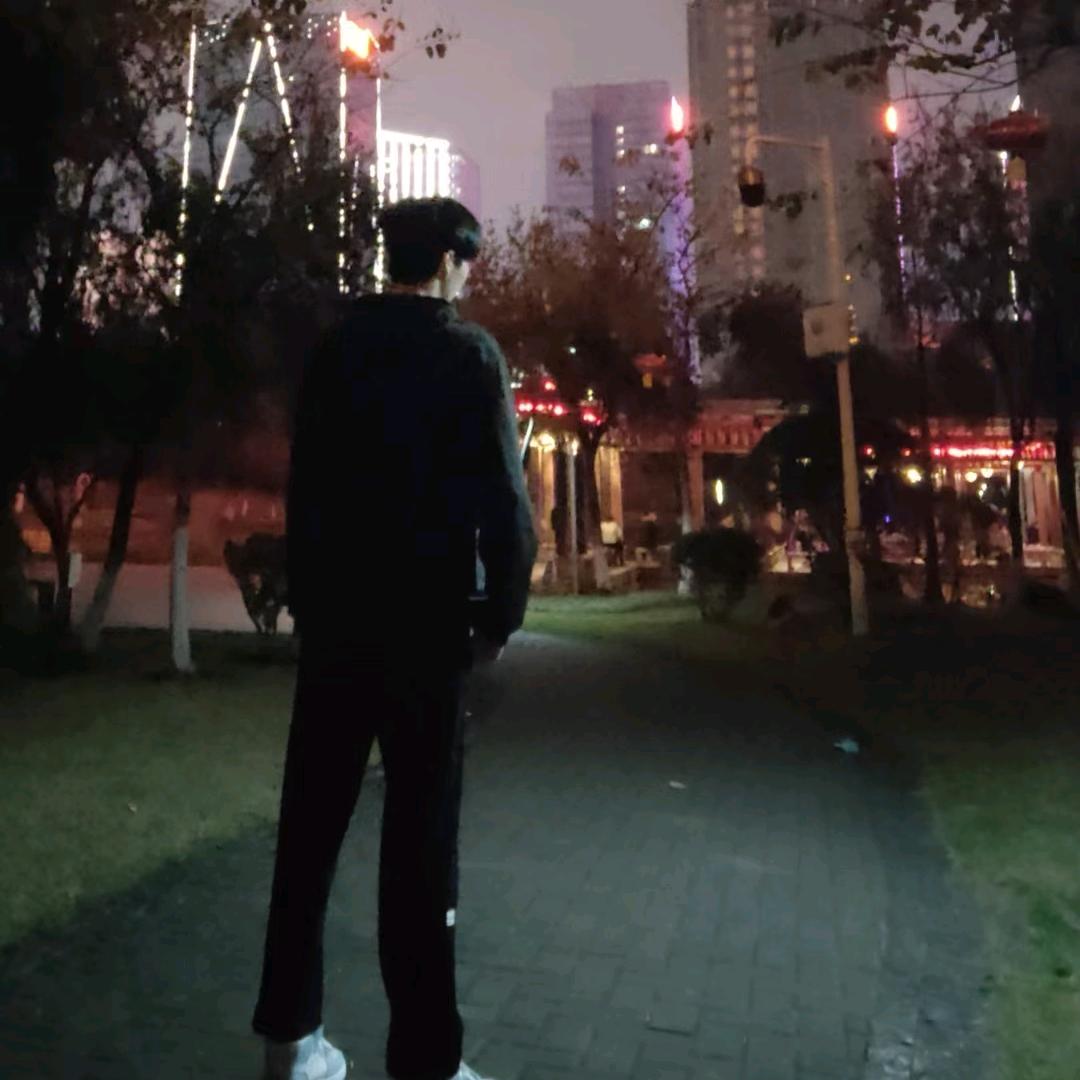 柳月初