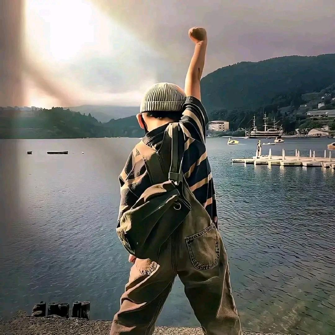 QJ摩托贝纳利552x  勇往☞直前