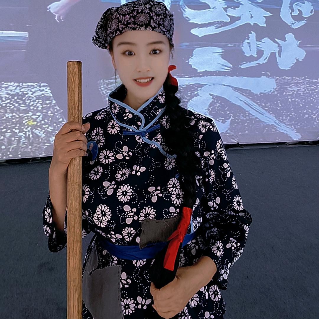 酸栓（女纤夫扮演者）