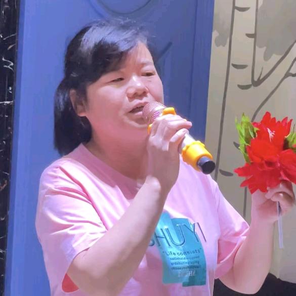 我是拉堤之光昭素情缘驼奶粉推广大使彭兴梅