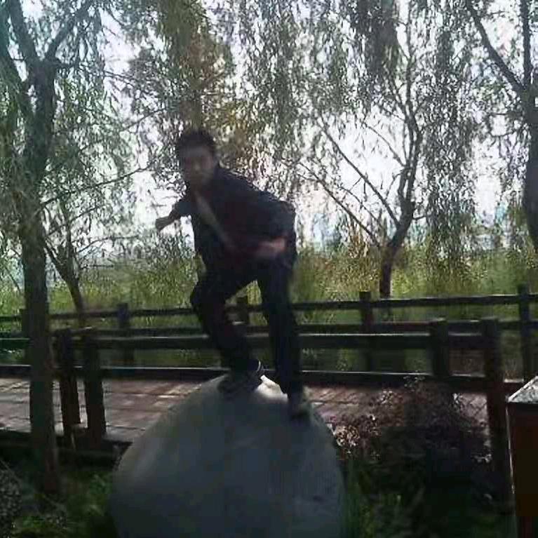 清风明月几时有，天涯海角单恋人