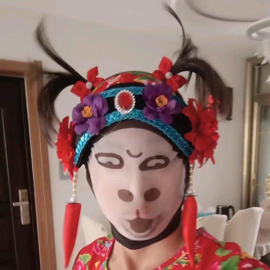 显眼笑龙包