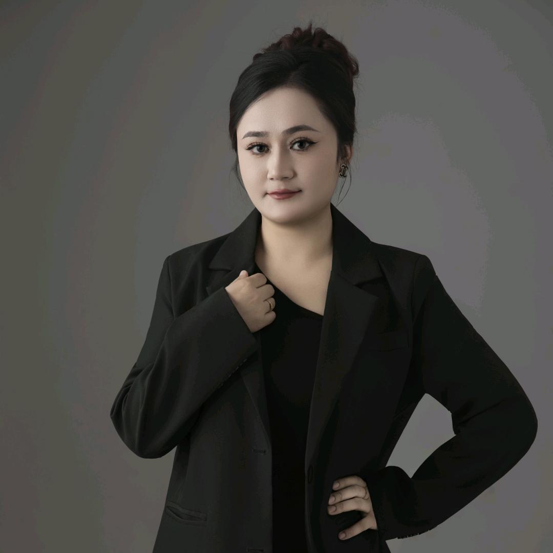 很哇塞的女老师