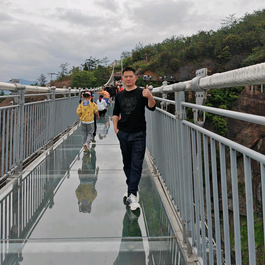 岳阳鑫必达门窗吊装