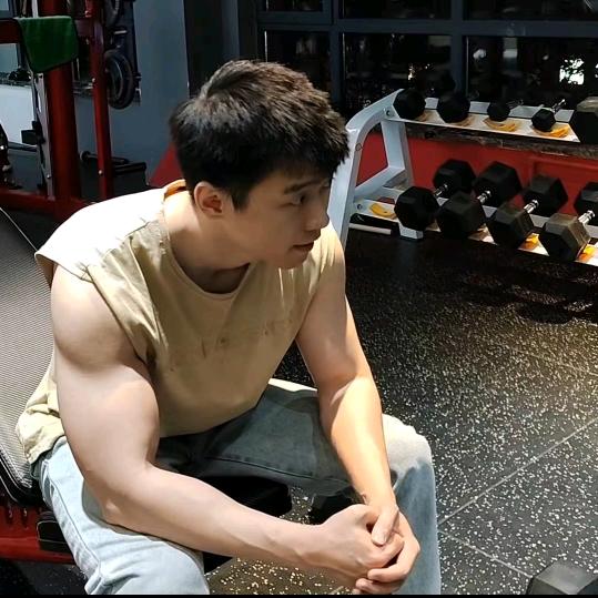 飞😉