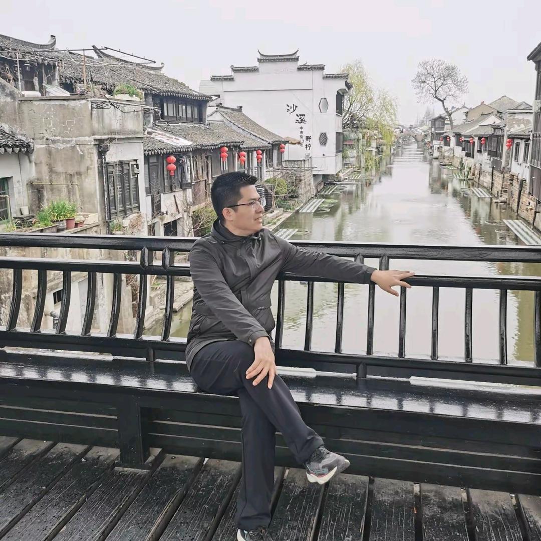 仰望星空🌌　　　　　　　　༽🪳