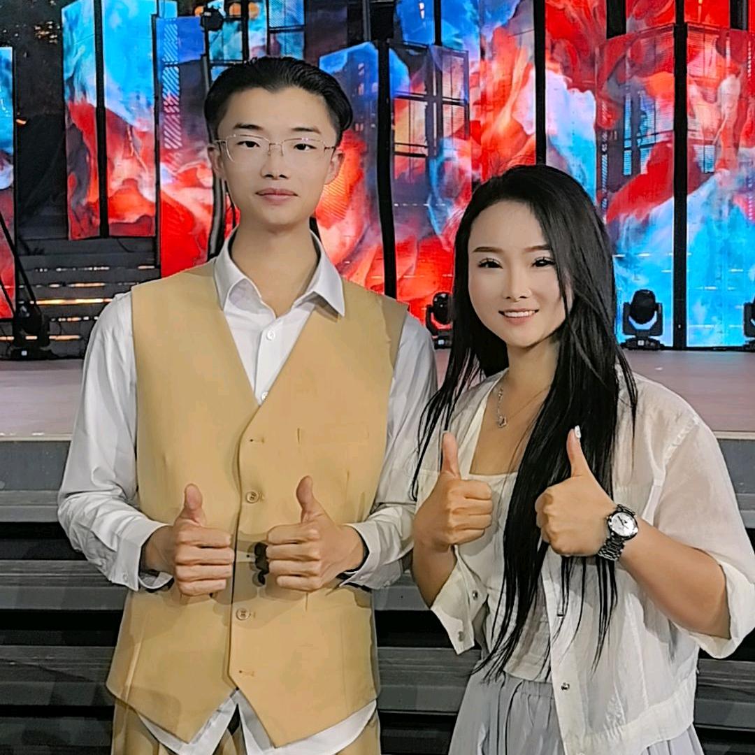 菠萝蜜¹⁵¹⁰ （一五班）中午12点开播