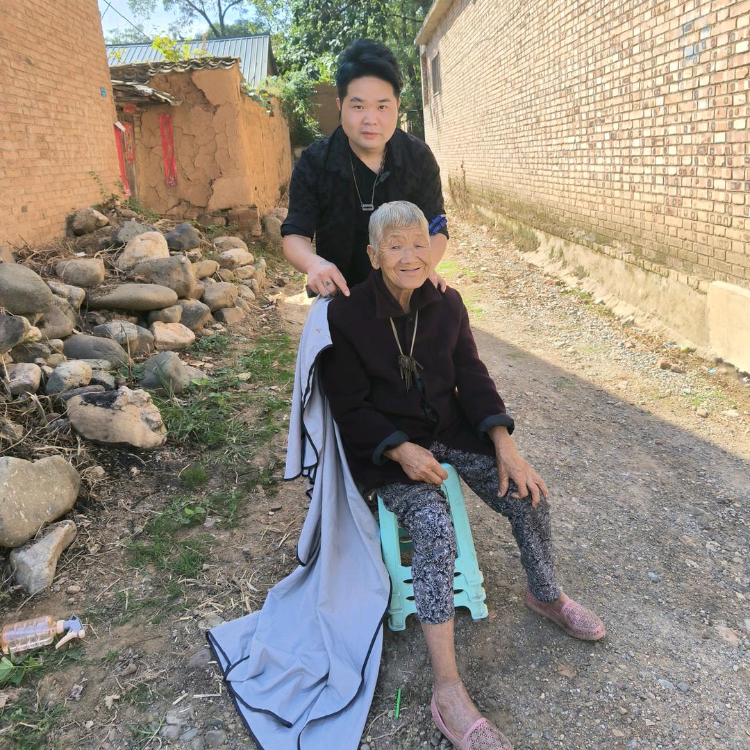 美发师阿伟
