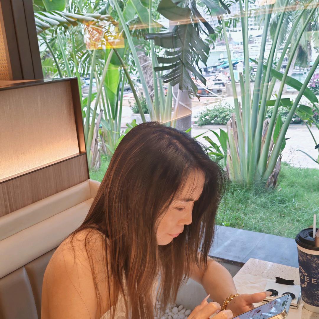 裂缝中的阳光