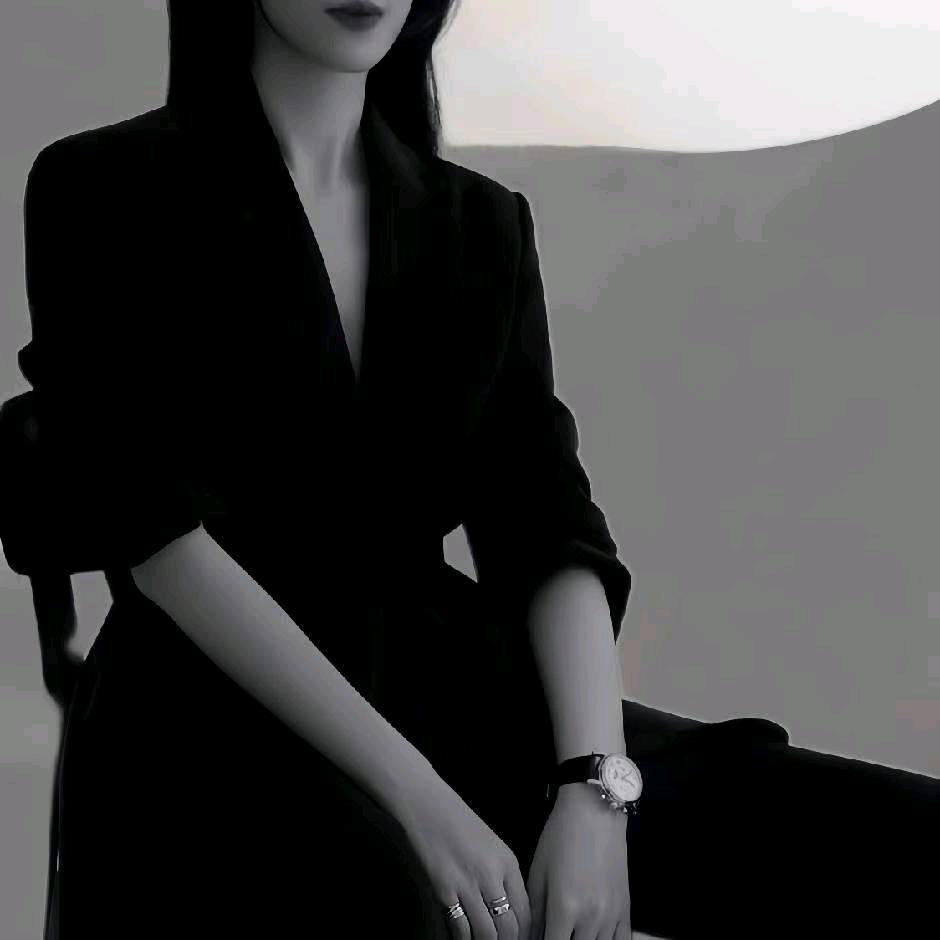 逆光下的微笑