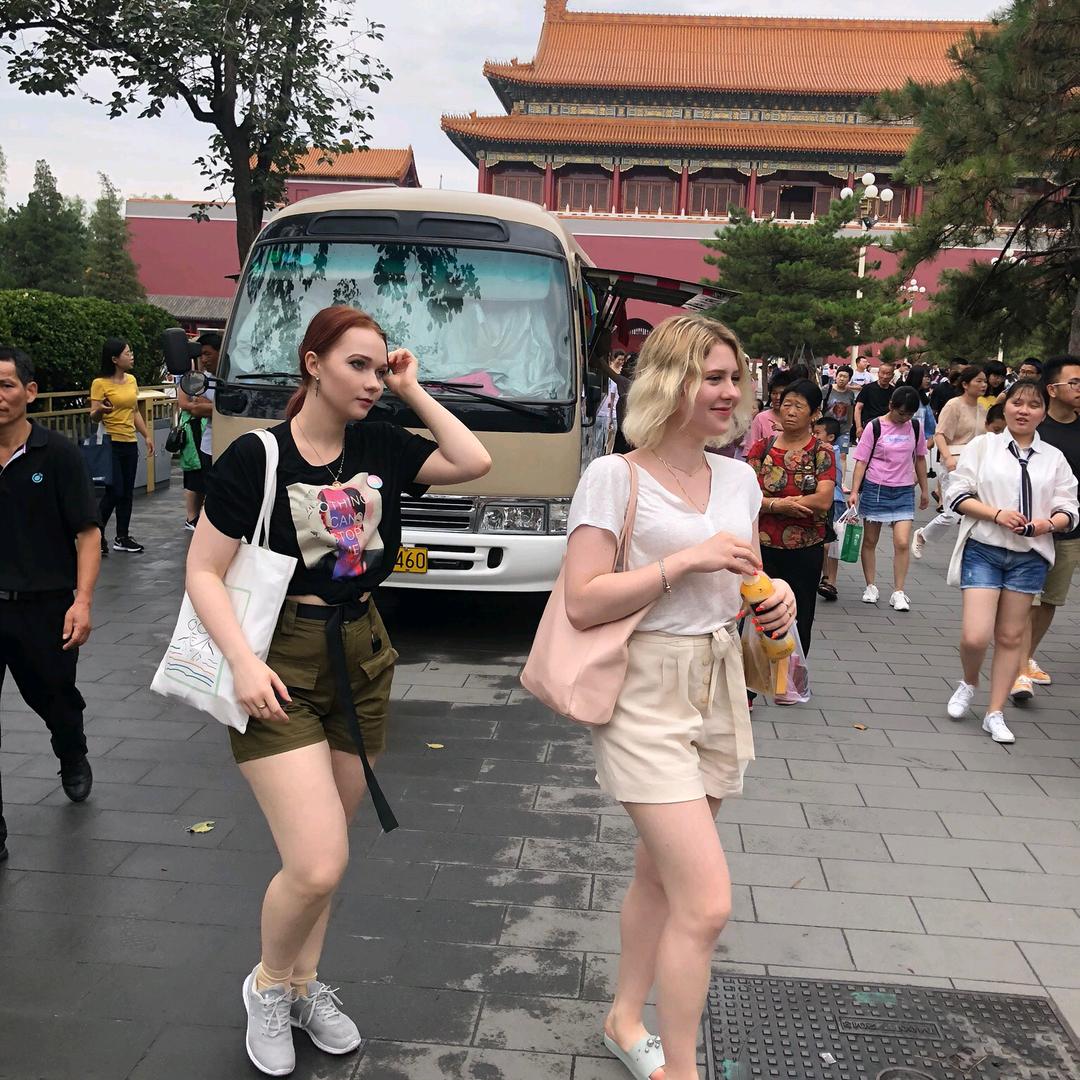 俏佳人洗化。