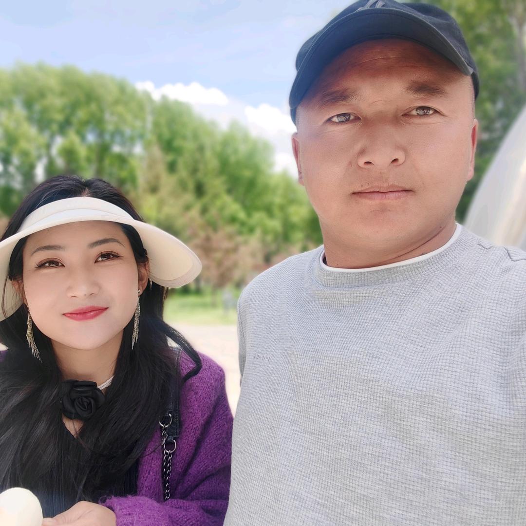 拉萨当雄阿琼仓姐妹服装、鞋帽首饰批发零售