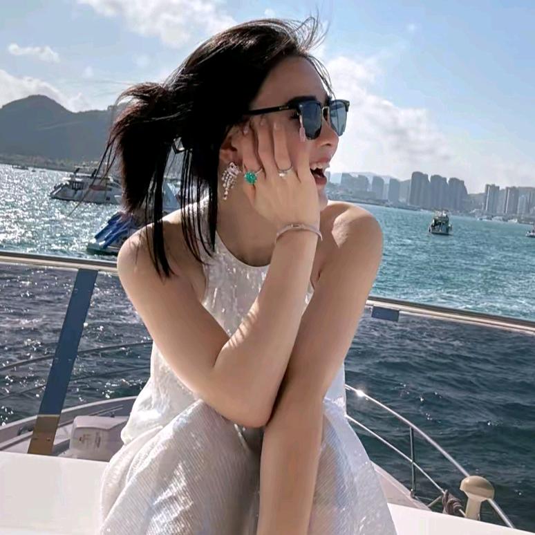 袁艺灵~精致穿搭