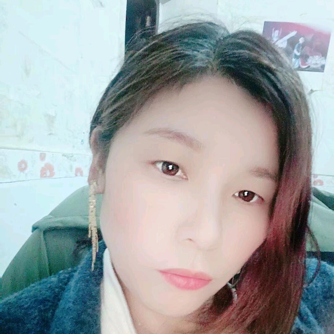 喂鱼的猫