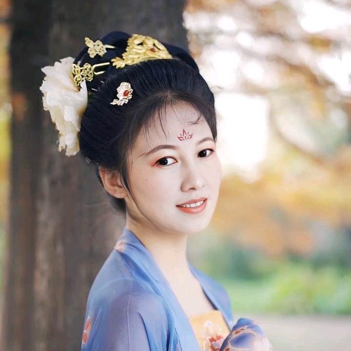 莉莉，拒微和私聊。