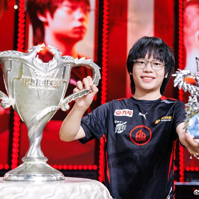 成都AG超玩会.钟意