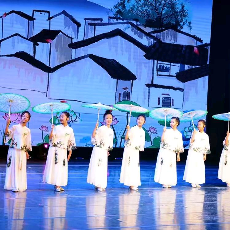 刘老师主持表演培训中心