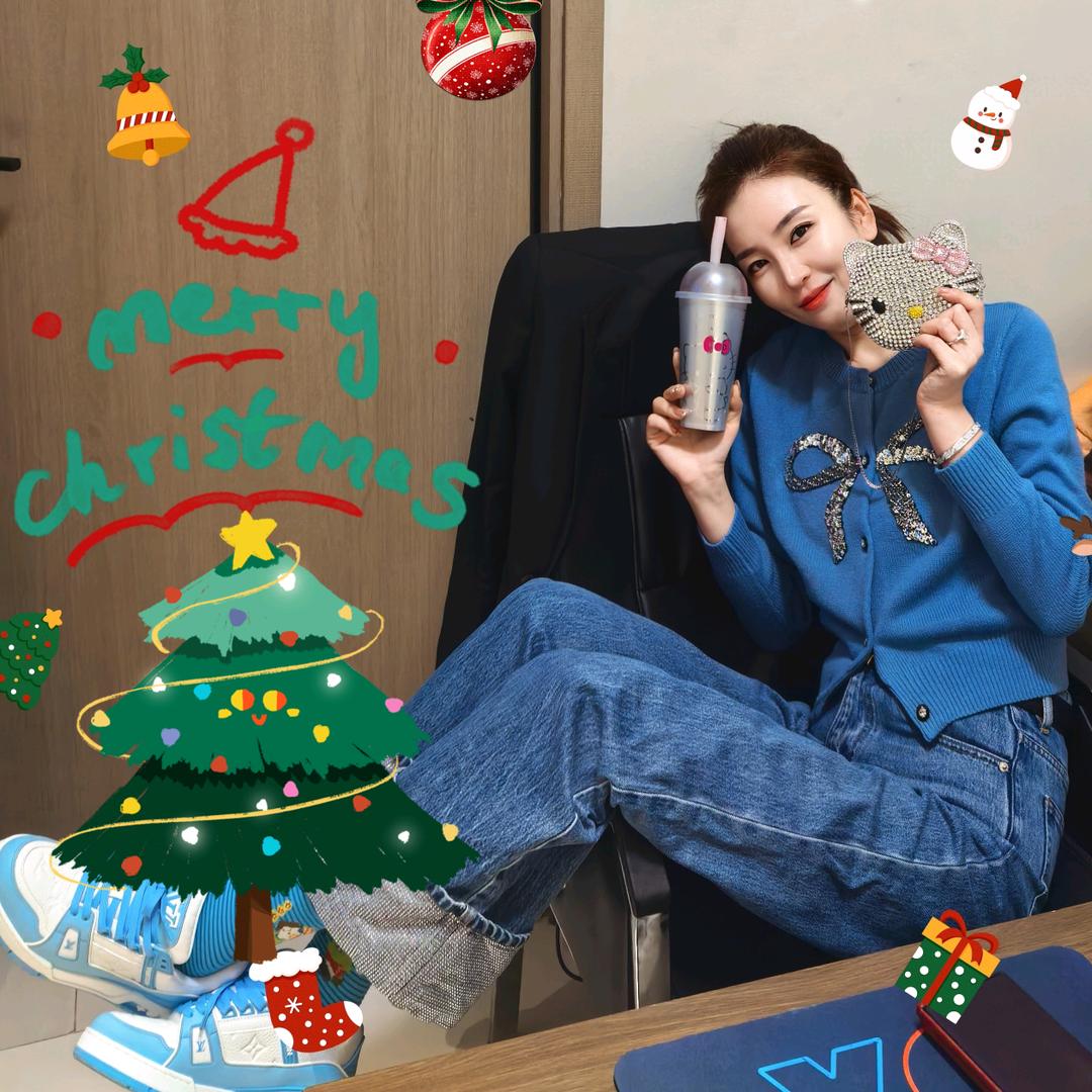 路灯下的小姑娘