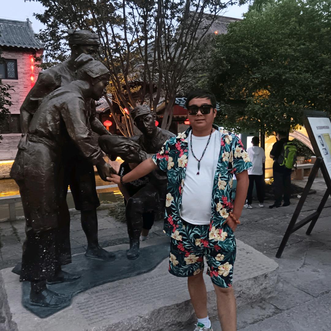 爷、一直很低调 愁心寄明月