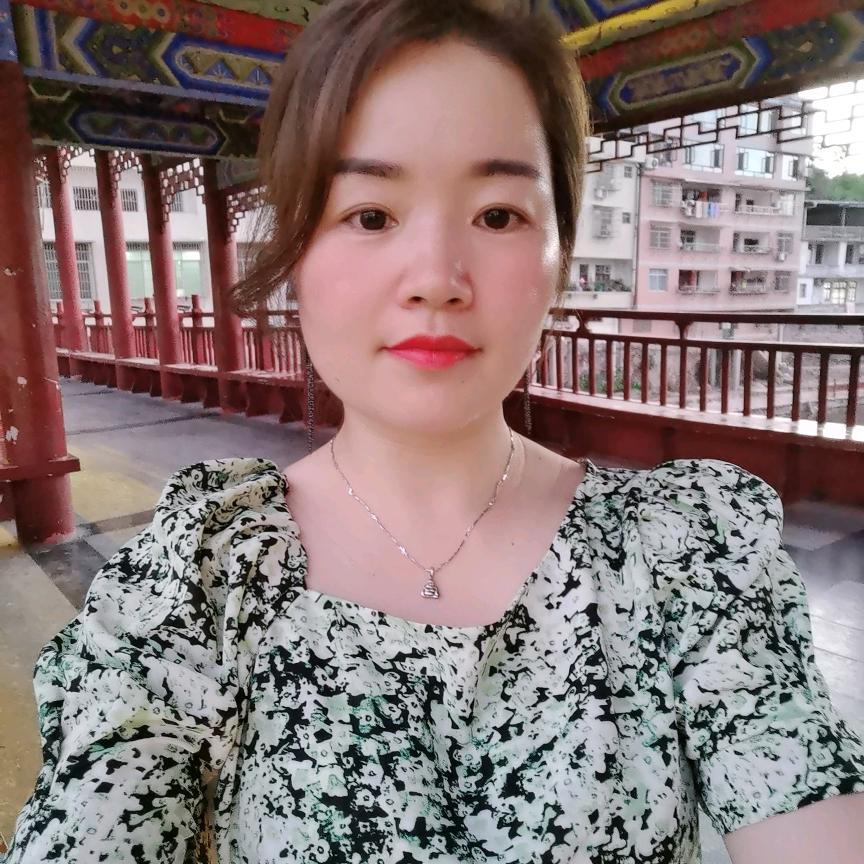 资源卖家电的小姐姐