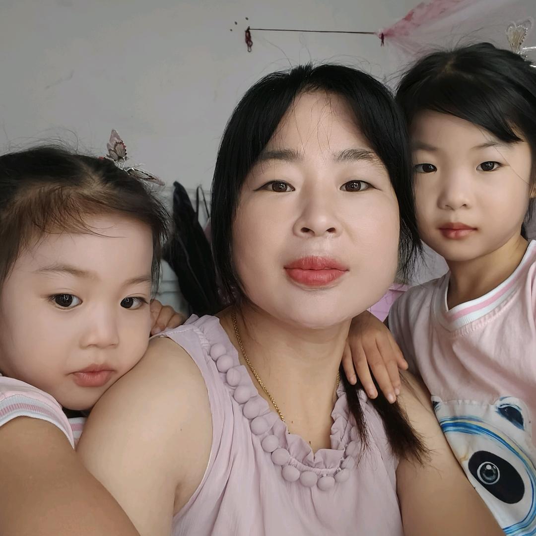 我是两个小棉袄的妈妈，日常生活