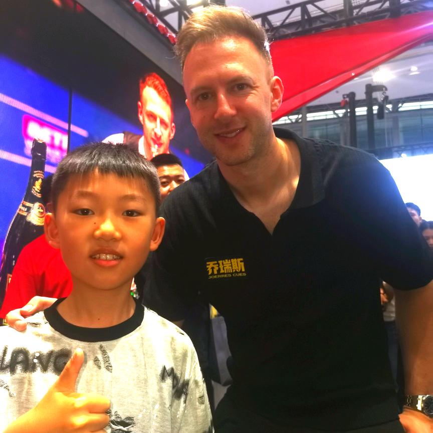 皇冠台球俱乐部欢迎您