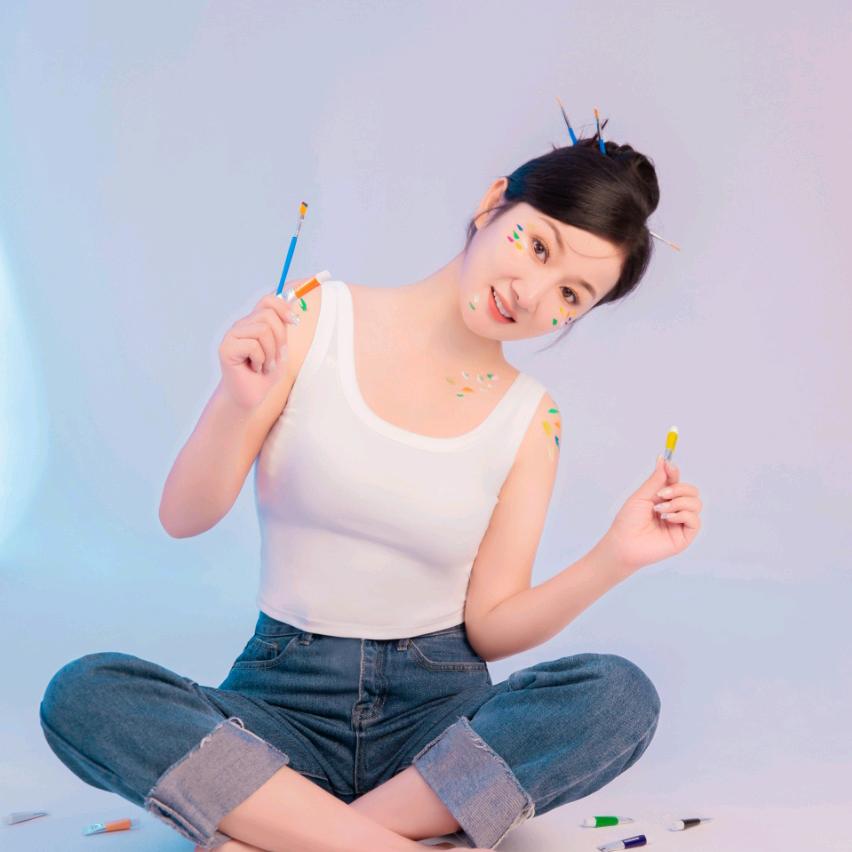 开叉车的娜姐