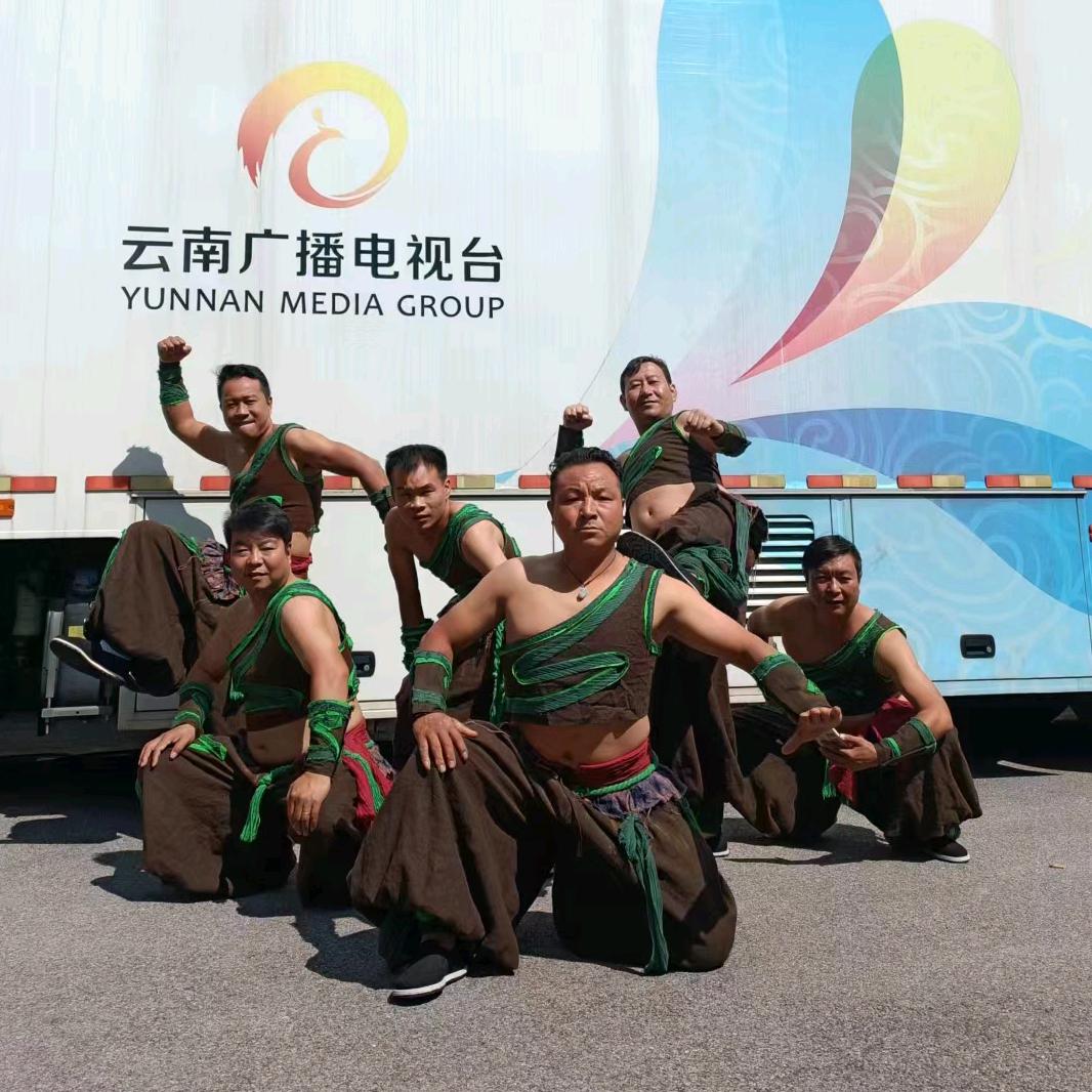 昭通旧圃后海鼎鸿徐灿舞狮团