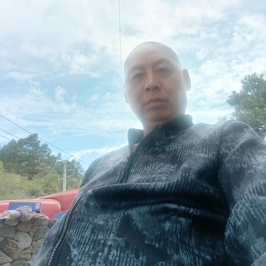 巍巍酒家，肖前明