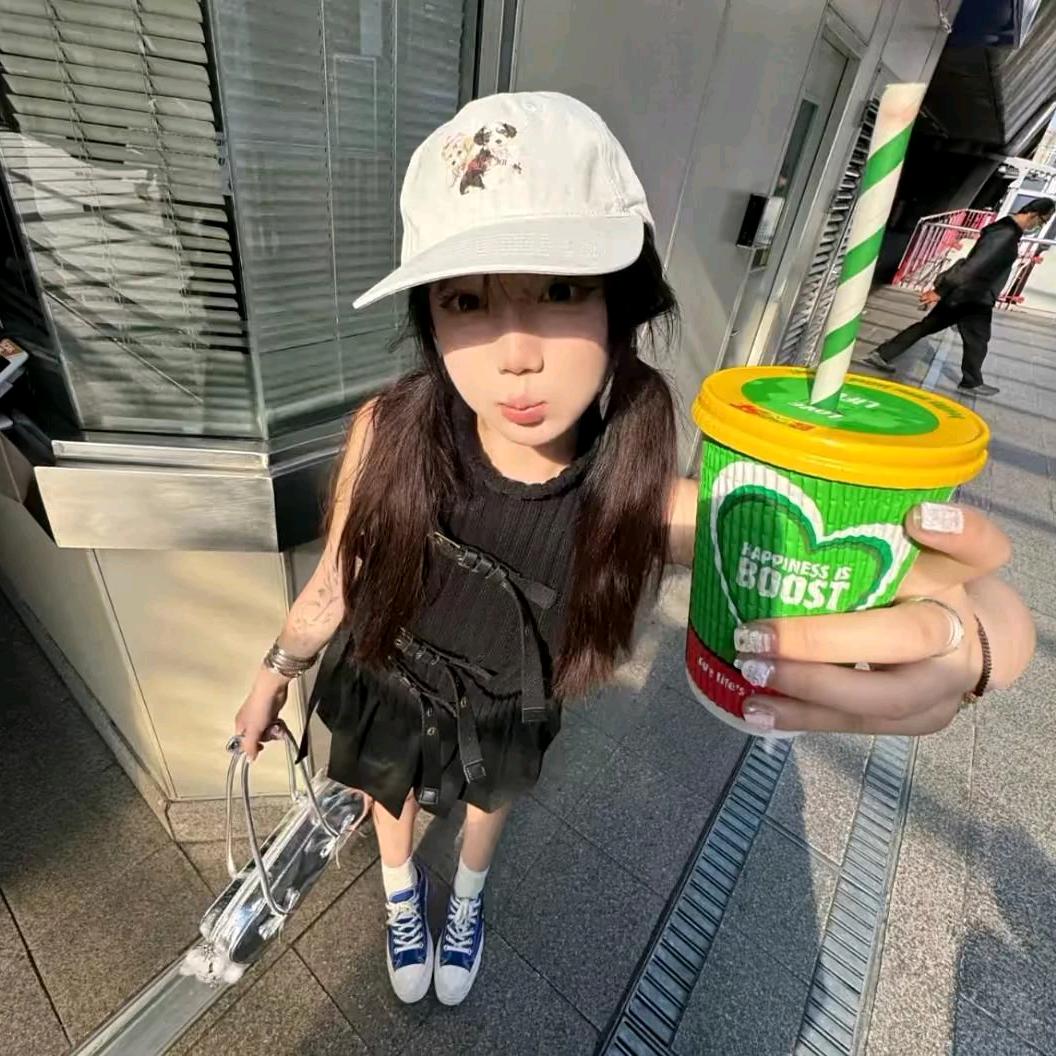 爱睡觉的小女孩