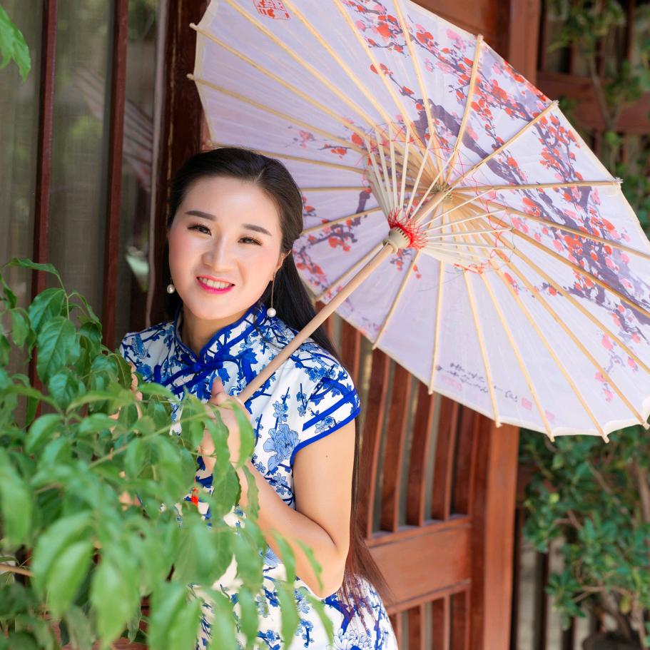 罗中会《橱窗有好物》