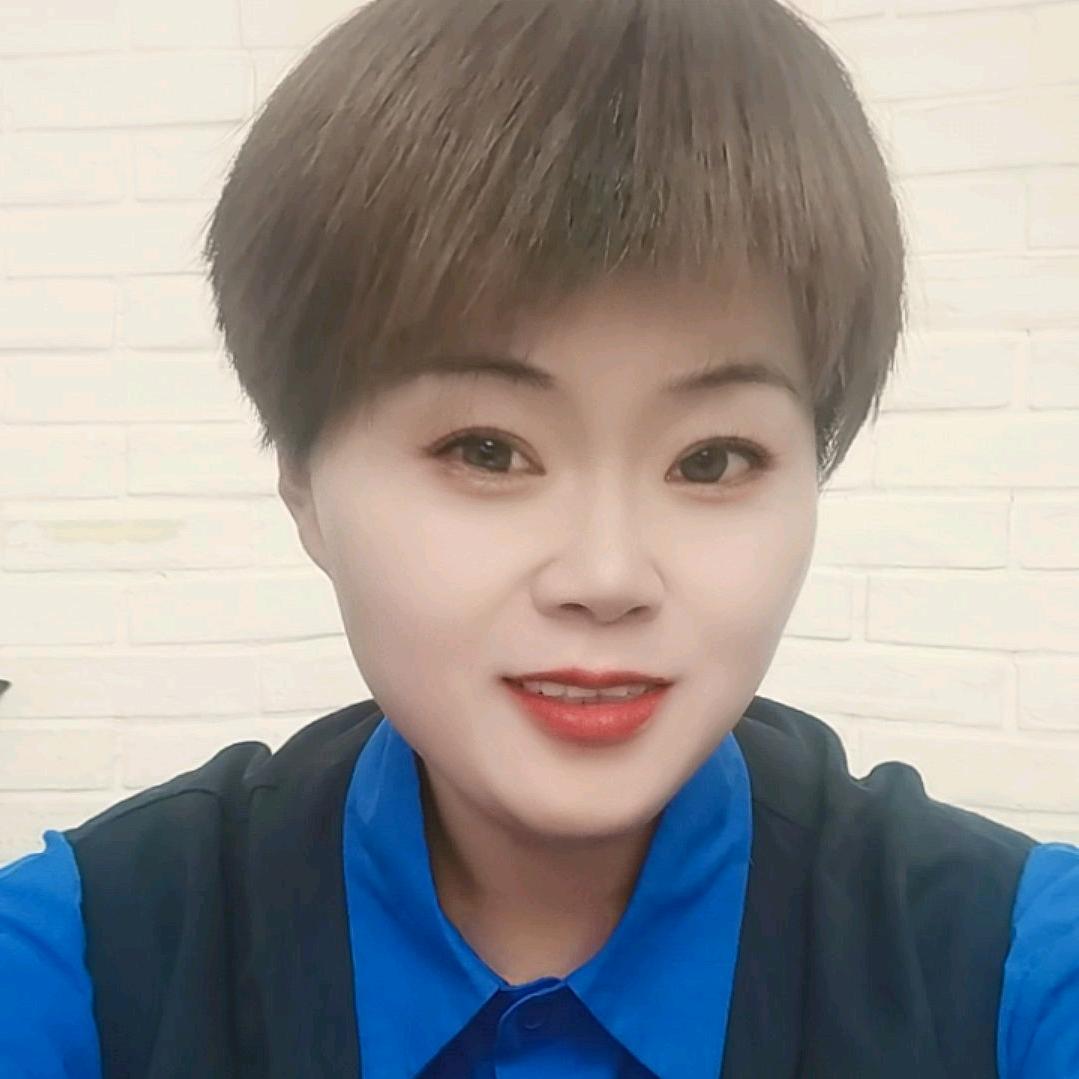 女汉子〈百佰精品女装〉