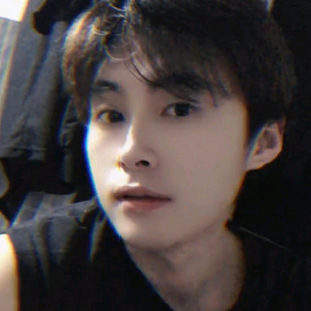 小橙子🍊  帅哥版