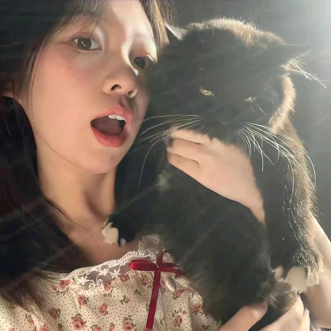 海岸边的少女