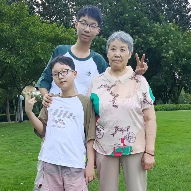 丽姐助女性成长