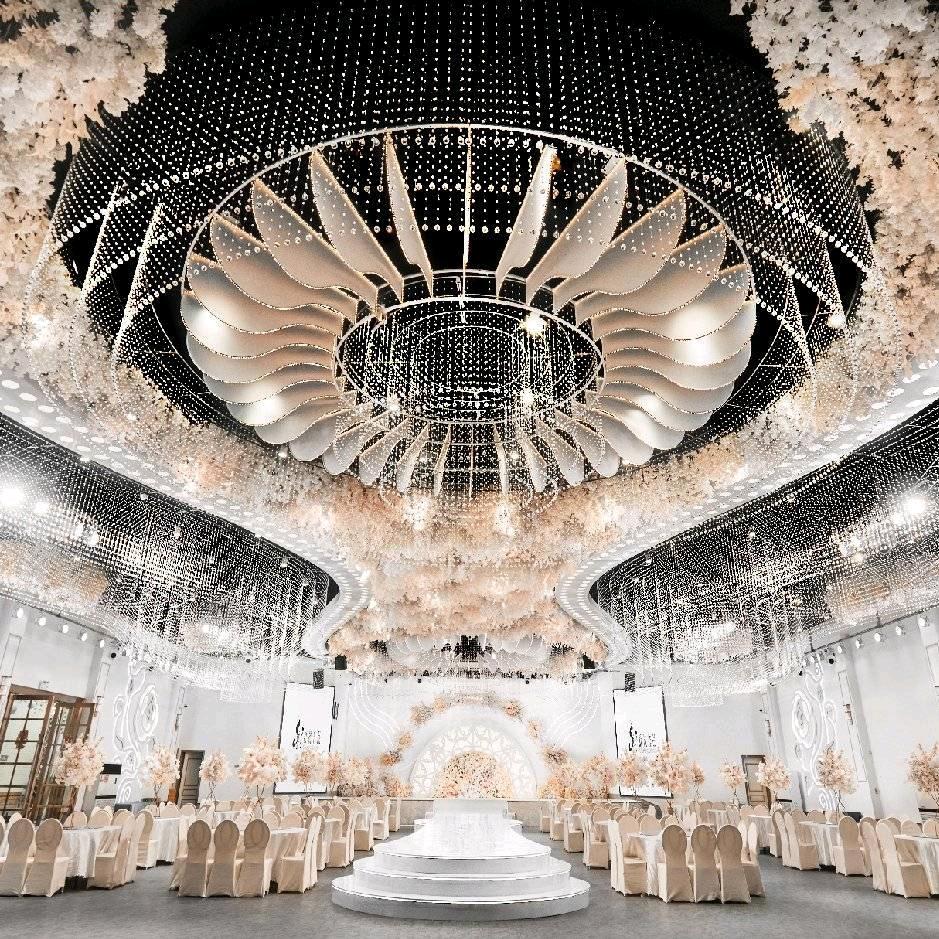 正洋清俪主题酒店何S