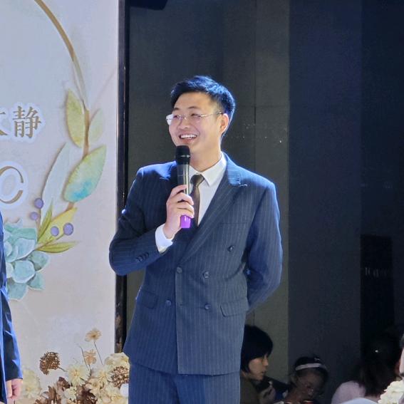 主持人、王涛