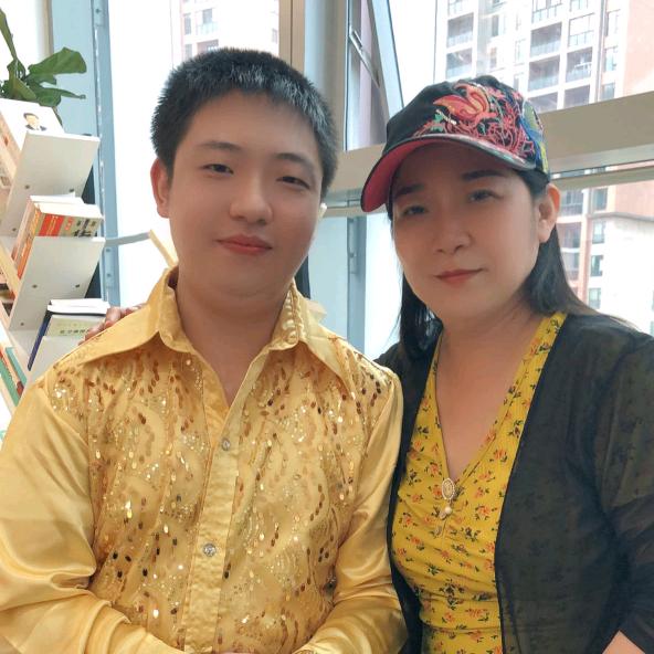 鹏鹏爱唱歌