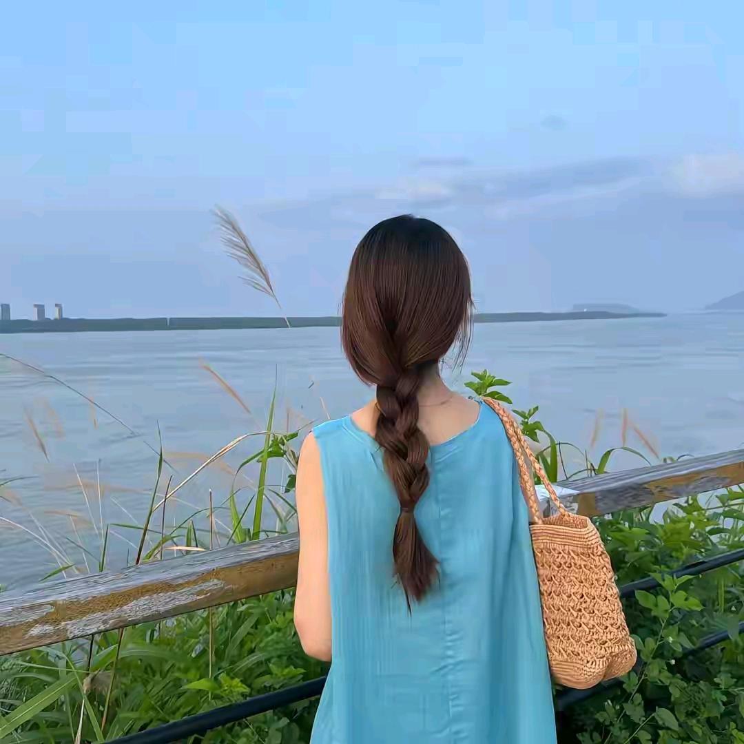 八月