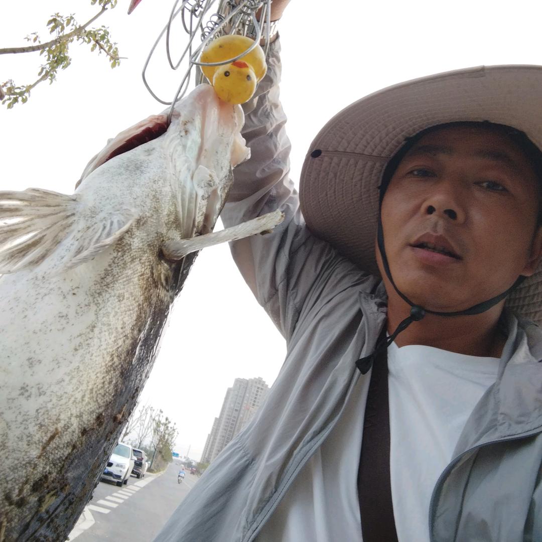 路亚耀耀（活在当下）