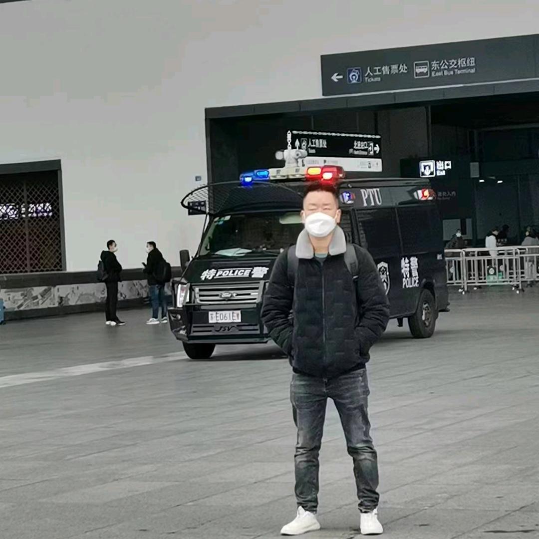 龙行天下。