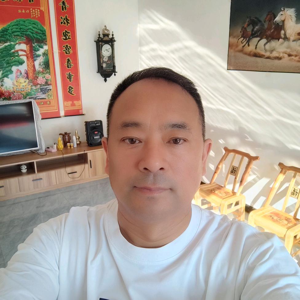 邓群基