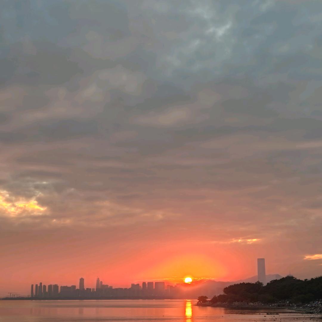 淡抹＂煙熏妝 "