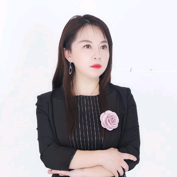 教钢琴的小艺老师