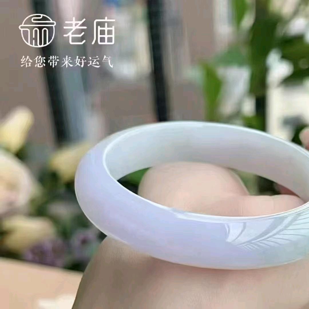 卖珠宝的何姐