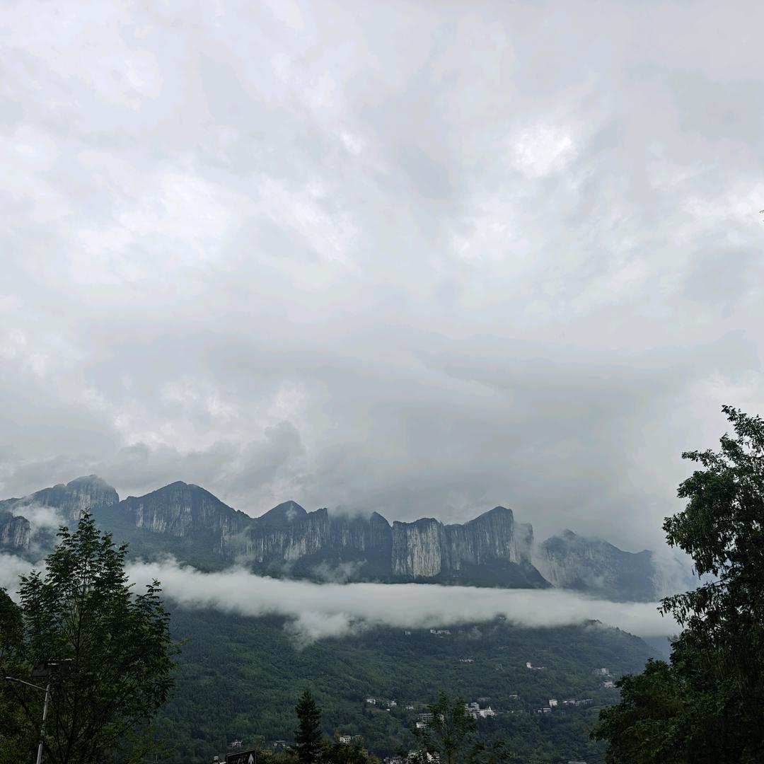 恩施大峡谷营上村书记向龙桥