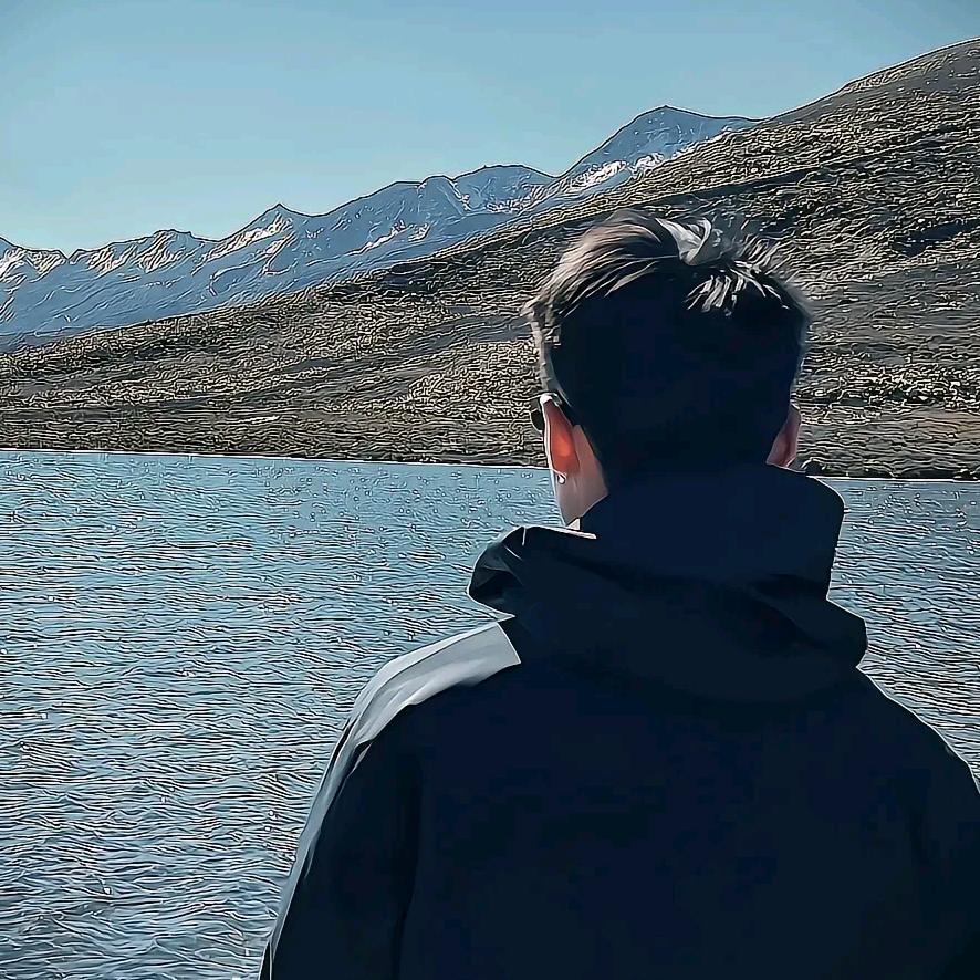 杨昊霖.