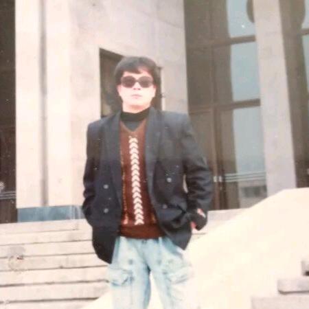 这是老何