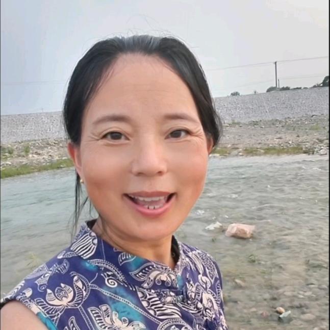 英姐  爱唱歌