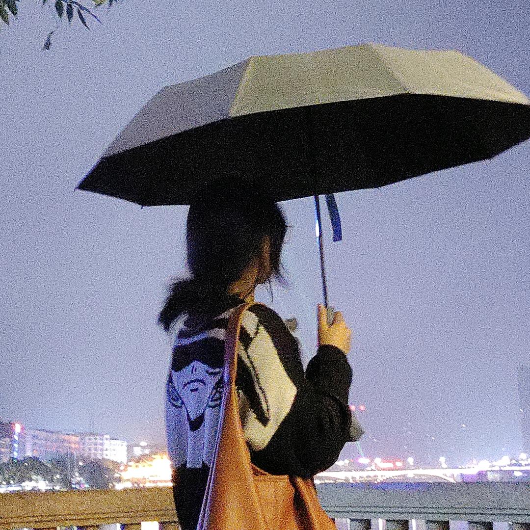 我朝月亮吹起了口哨